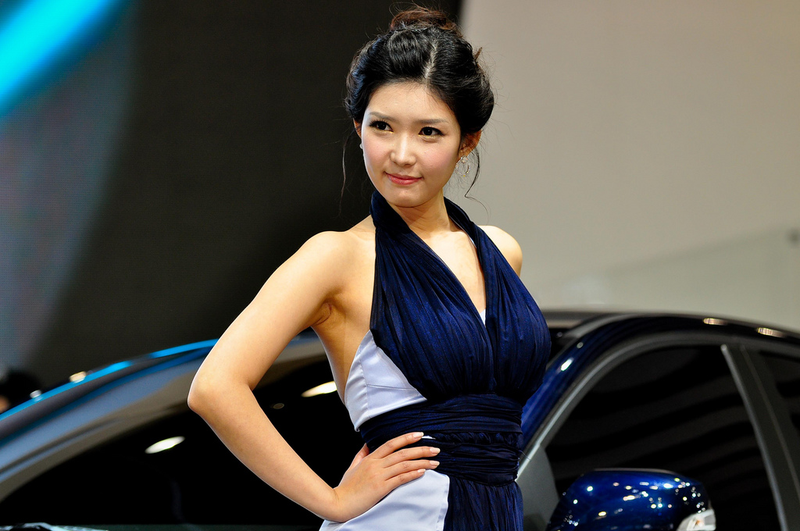Illustration for article titled 2009 Seoul Motor Show: Kimchi-Flavored Booth Professionals